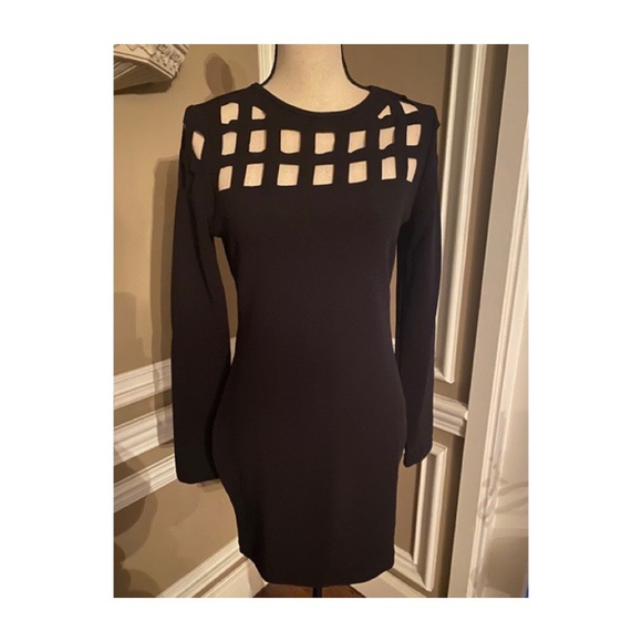 🔥RESTOCKED🔥 Geo Cut Yoke Bodycon Dress - Picture 6 of 8